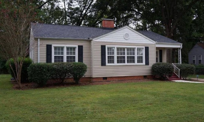 Sylacauga House | Inviting Creekside Cottage with Spa and Breakfast Included