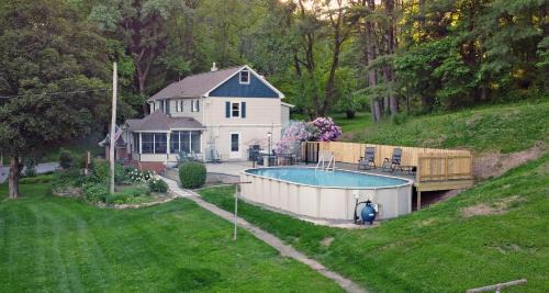 Cumbola House | Relaxing Creekside Farmstead with Hot Tub and Pool Access
