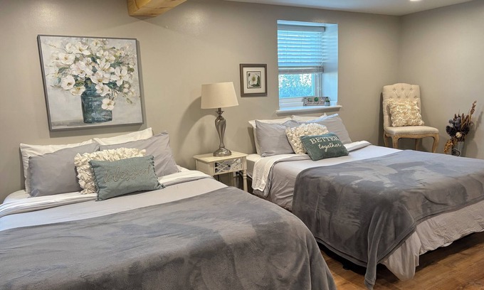 Antioch House | Exceptional Guest-Suite Retreat with Pool & Spa Amenities