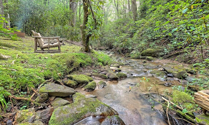 Sky Valley Cottage | Serene Creekside Hideaway Near Golf Course - Top Rated Stay