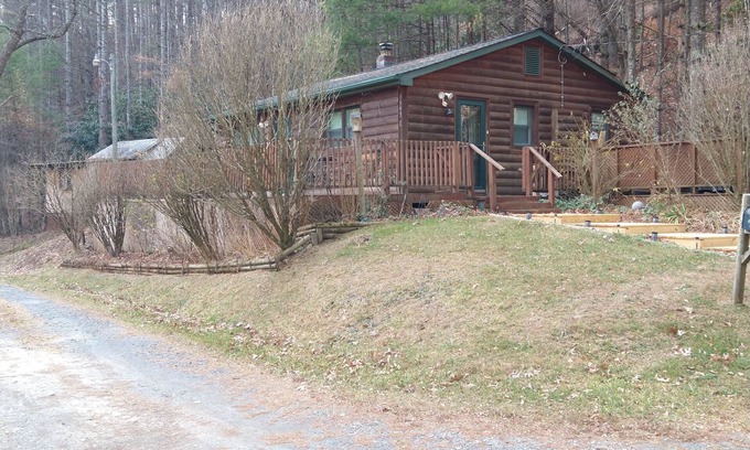 West Jefferson Cabin | Pet-Friendly Creekside Hideout with Top Guest Rating 9.8