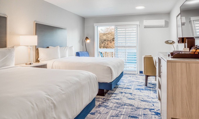 Cambria Hotel | Tranquil Creekside Inn with Oceanfront Views & Spa