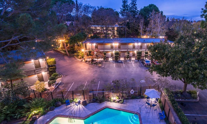 Barron Park Hotel | Eco-Friendly Creekside Inn with Pool and Spa Amenities