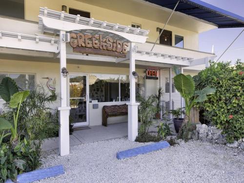 Tavernier Hotel | Relaxing Oceanfront Getaway at Creekside Inn Islamorada