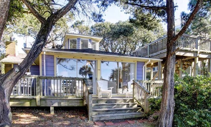 Ocracoke House | Creekside: Welcoming Pet-Friendly Home by Silver Lake Harbor
