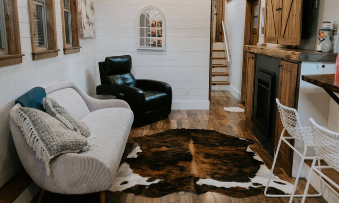 Guerneville House | Pet-Friendly Getaway at Creekside Under the Redwoods