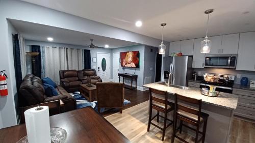 Charlotte House | Creekside View Duplex by Palace of Nobles