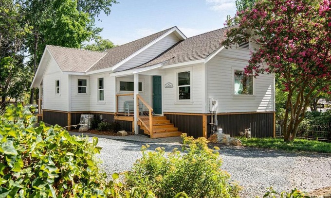 Grass Valley House | Creektown Cottages The Dogwood