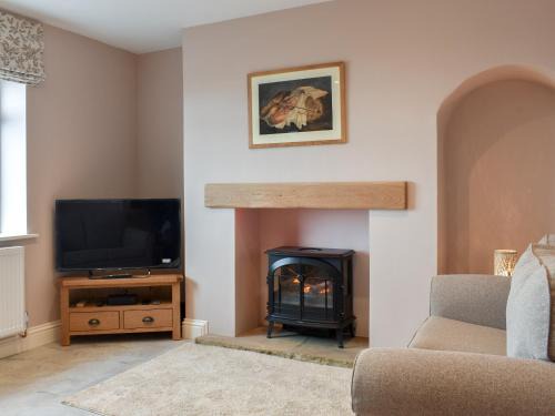 Skinningrove House | Guest Rated 9.6: Family-Friendly Cremona Cottage Retreat