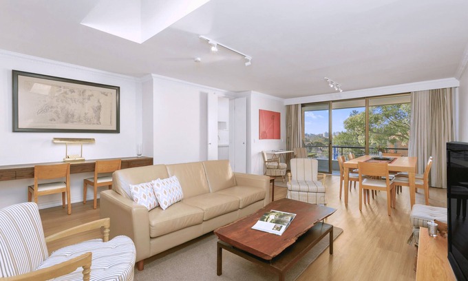 Cremorne Apartment | SPF13 - Bright Apartment with Oceanfront Views & Pool