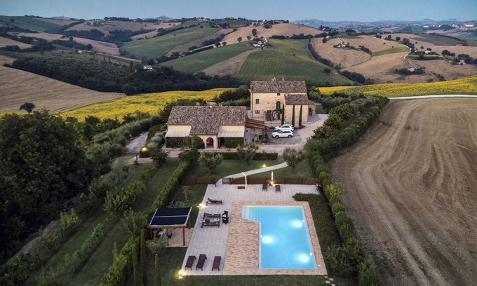 Francavilla d'Ete Apartment | Inviting Crepuscolo Flat with Pool in Marche Hills