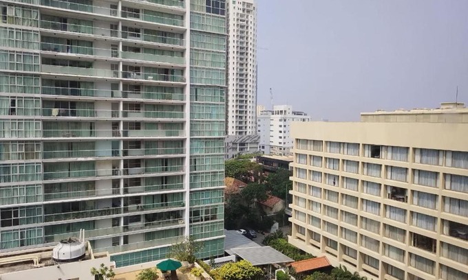 Kollupitiya Apartment | Inviting Crescat Apartment: Family-Friendly with Pool Access