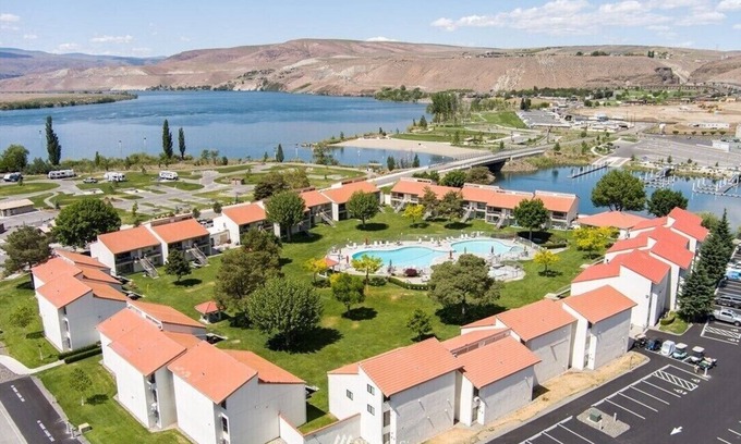 Quincy Condo | Cozy Crescent Bar Condos Unit 143 with Pool & Spa Access