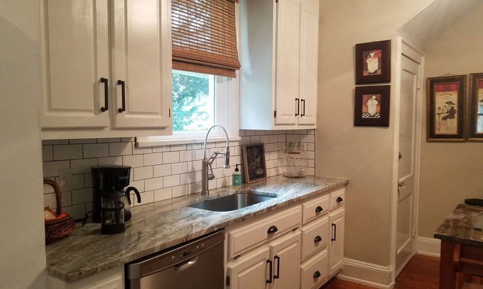 Hopewell House | Cozy Crescent Hills Entire House with Spa and Breakfast