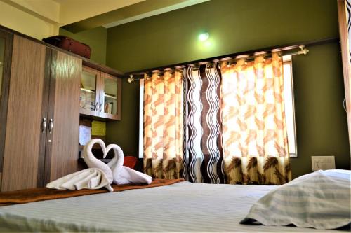 Panchgani Villa | Family-Friendly Crescent Holiday Homes with Breakfast Included