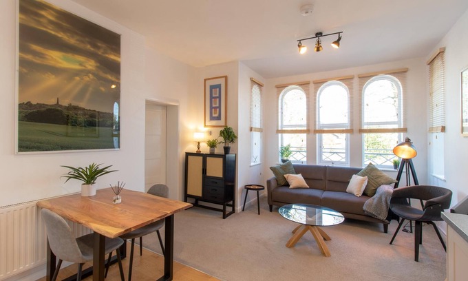 Wellington Apartment | Highly Rated Crescent House Apartments with Pool Access