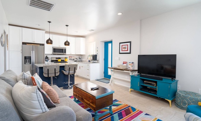 Santa Fe House | Pet-Friendly Crescent Moon Casita: Walk to Town & Relax