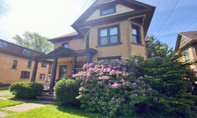 St. Marys House | Delightful Crescentia House - 1884 Victorian with Breakfast