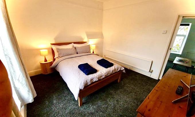 Pont-ar-gothi Bed & Breakfast | Discover Cresselly Arms: Family-Friendly and Wheelchair Accessible
