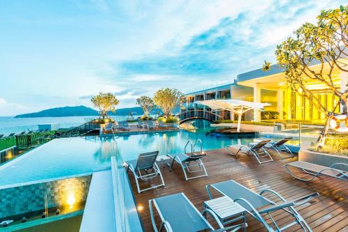 Patong Resort | Discover Crest Resort & Pool Villas - Oceanfront Paradise