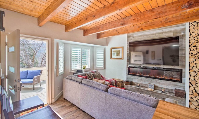 Crestline Cabin | Cozy Crestline Cabin: Deck, Pet-Friendly & Steps to Lake