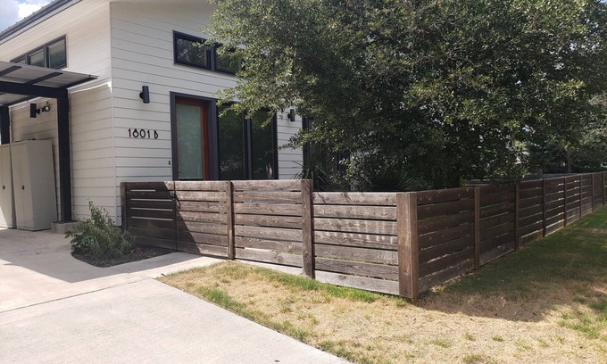 Brentwood House | Ideal Crestview Townhome Near The Domain and Downtown