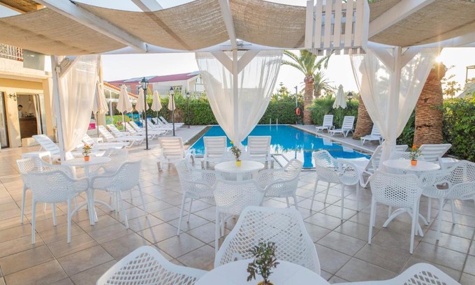 Platanes Hotel | Creta Aquamarine Hotel: Oceanfront Bliss with Pool Access