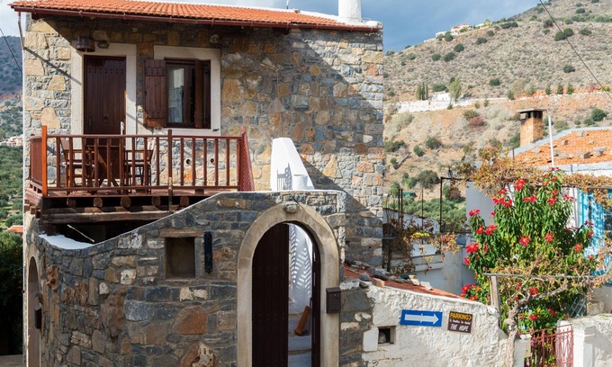 Mavrikiano House | Historical Cretan Home with Family and Pet-Friendly Perks