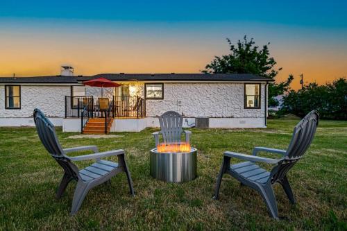 Wylie House | Inviting Ranch House with Fun Games and Pet-Friendly Amenities