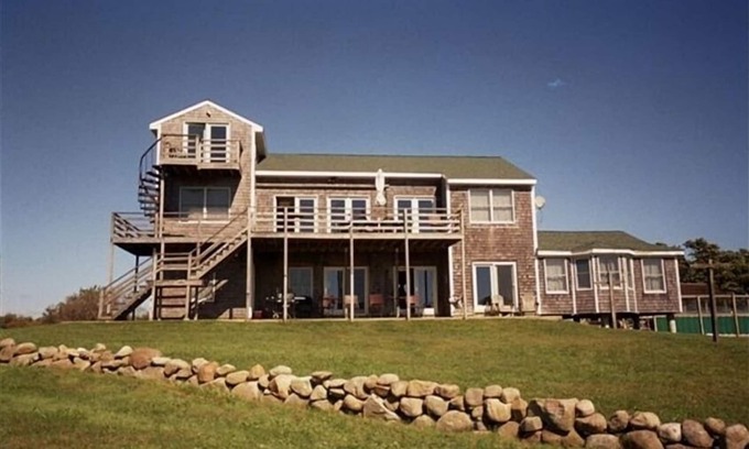 New Shoreham House | Coastal Retreat: Crew's Hideout with Oceanfront Views