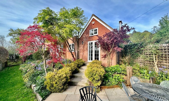 New Forest District Cottage | Discover Criddlestyle Cottage: Pet-Friendly Retreat in New Forest