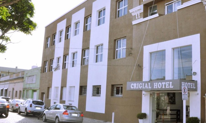 Jaguarao Hotel | Discover Crigial Hotel: Family-Friendly with Pool & Breakfast