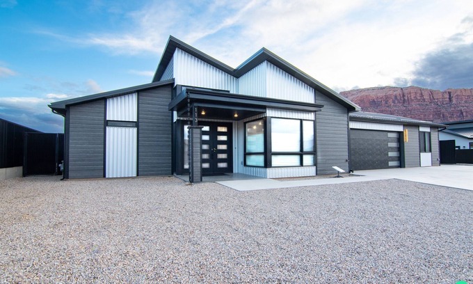Moab South Valley House | Crimson Place - Moab Home with a Private Pool!