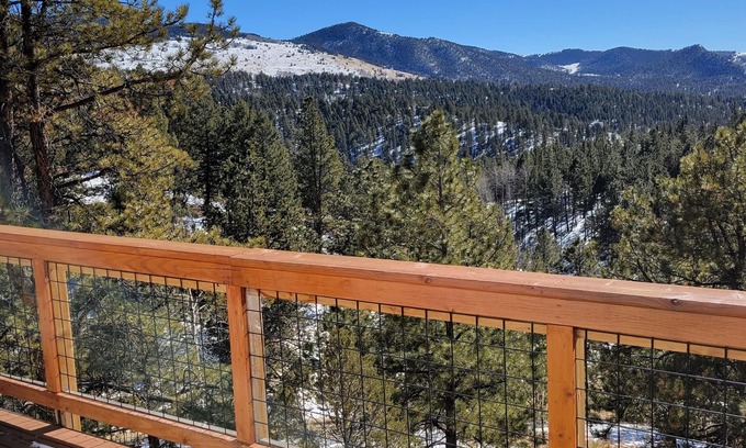 Cripple Creek House | Cozy Cripple Creek Cabin with Hot Tub and Scenic Views