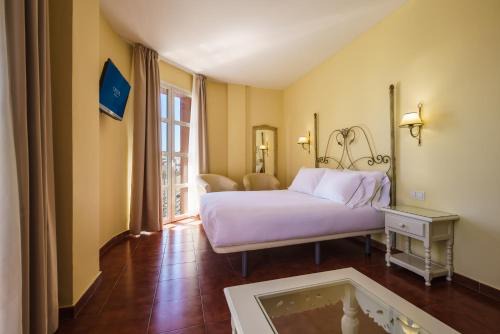 Chiclana de la Frontera Hotel | Pet-Friendly Stays at Crisol Chiclana with Great Amenities
