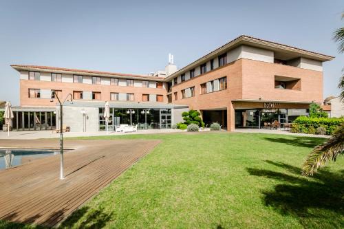 La Selva del Camp Hotel | Affordable Comfort at Crisol La Selva with Pool & Dining