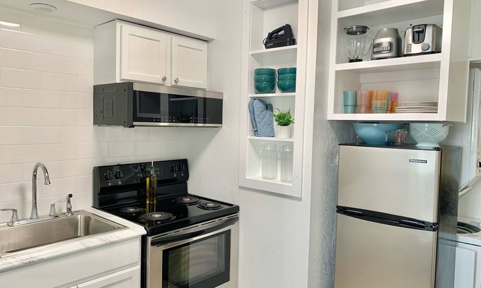 Kokomo Condo | Modern One-Bedroom Condo with Pool and Pet-Friendly Perks