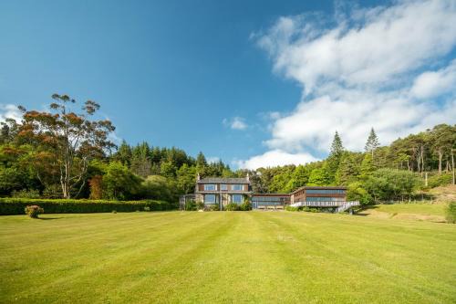 Tighnabruaich House | Discover Crispie House: Oceanfront Retreat with Pool