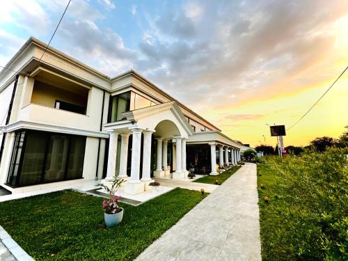 Budesti Hotel | Family-Friendly Pensiunea Cristal - 4-Star Comfort Awaits