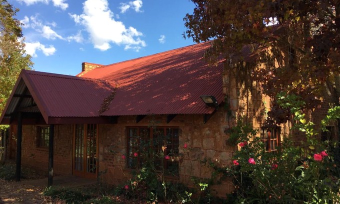 Dullstroom Apartment | Relax at Critchley Hackle - Managers Cottage with Pool & Spa