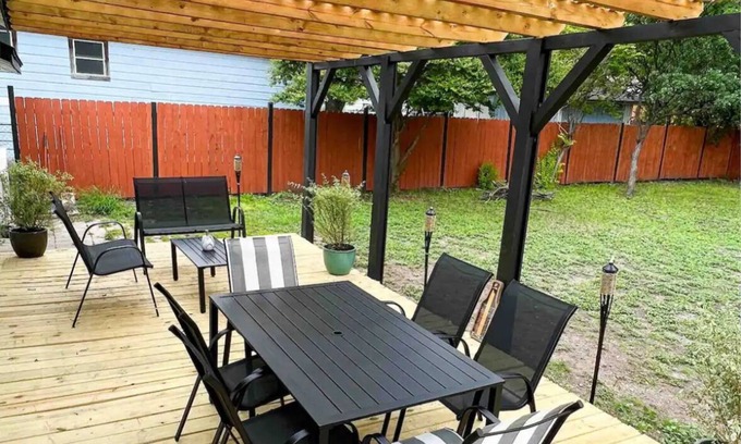 Arena District House | Convenient Crockett’s Place near Frost Bank Center
