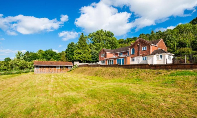 Winterbourne Earls House | Experience Croft House: Country Views & Family-Friendly Fun