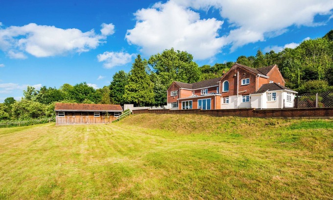 Winterbourne Earls House | Relaxing Retreat: Croft House with Hot Tub & Scenic Views