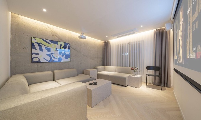 Guri Hotel | Convenient Stay at HOTEL Croissant with Breakfast Included