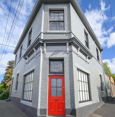 Battery Point Apartment | Oceanfront Cromwell Apartment - 4-Star Rated Retreat