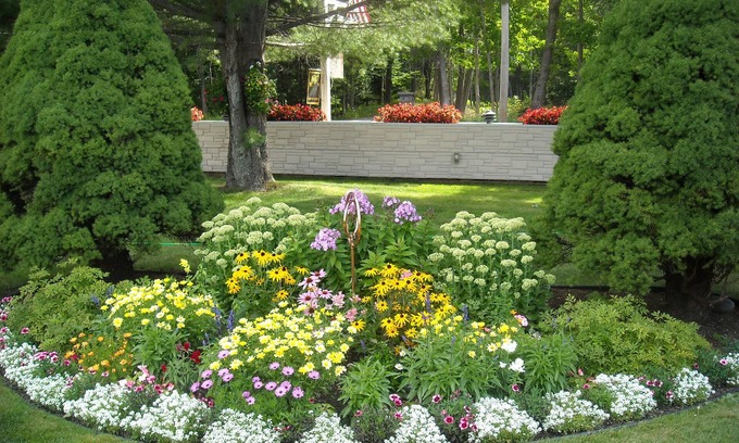 Bar Harbor Hotel | Exceptional Cromwell Harbor Motel with Pool & Breakfast