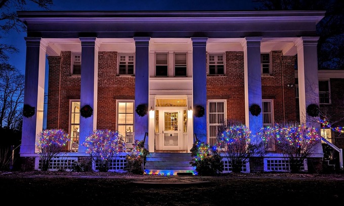 Cornwall Bed & Breakfast | Experience Comfort at Cromwell Manor Inn with Family-Friendly Amenities