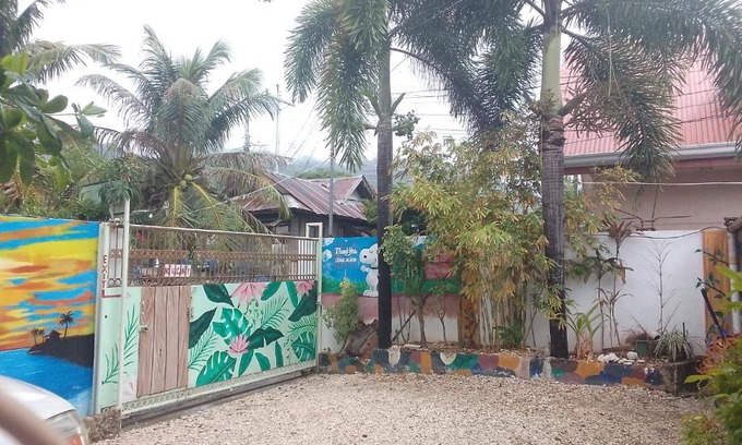 Oslob Bed & Breakfast | Beachfront Cronin Residence with Ocean Views & Hot Tub