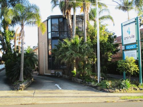 Cronulla Hotel | Discover Cronulla Motor Inn: Family-Friendly with Pool