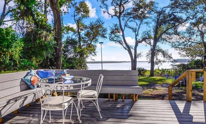 St. Marys Cottage | Cozy Riverside Retreat: Sabina's Cottage with Breakfast